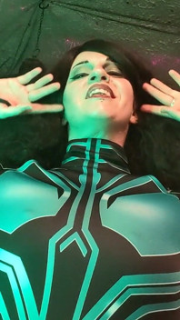 Hela menghancurkan Captain America