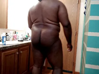 Tendo alguns no banheiro dos meus vizinhos se divertindo