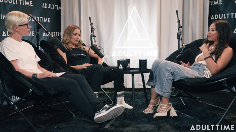 Adult Time Podcast: Scarlett Alexis &amp; Anna Claire Clouds Pen*s Fingers &amp; Mile High Club |...