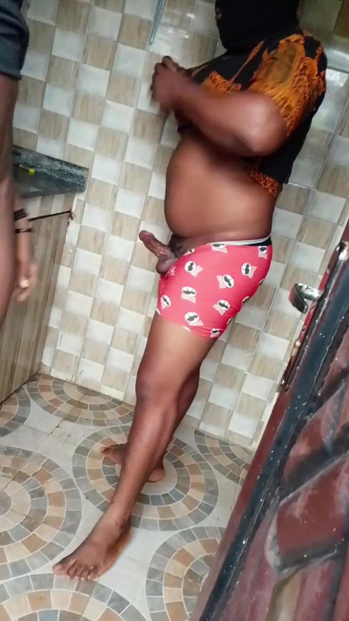 BLACKSHOOTERR: Tiozão Fodendo Meu Visitante Dentro Da Cozinha..