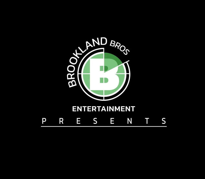 Brookland Brothers: Alisha Adams bawi się cipką w czerwonej bieliźnie!