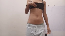 Me estoy masturbándome recordando que no hay nadie en casa estoy solo, te estoy extrañando mucho disfrutando de mi juventud caliente lentamente