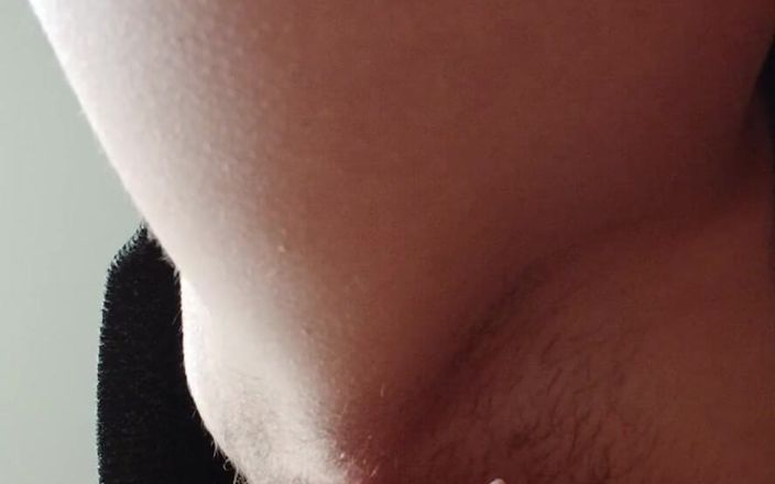 Lesbian-illusion: Tôi thủ dâm âm hộ đầy lông của tôi một cách mãnh...