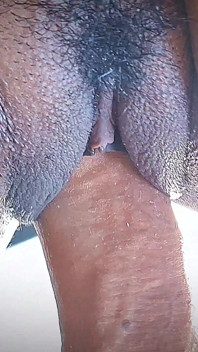 Mi sono masturbata in macchina davanti al tipo e alla fine sono stata picchiata nella figa