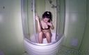 Love 2 Piss: Fumer et faire pipi sous la douche