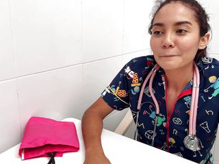 MelaniRincon: Saji zadek své klientky s erekcí