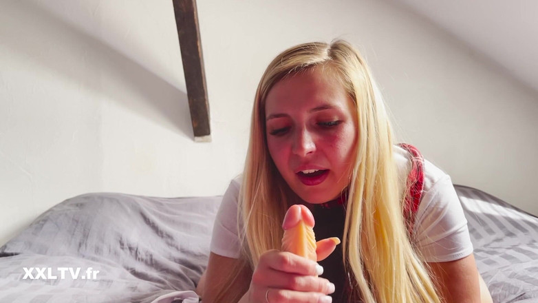 XXLTVFR: Chloe Duval da sola