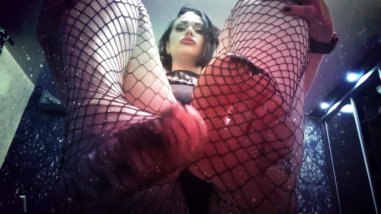 Goddess Misha Goldy: phishnet land hilaane ke nirdesh men aap mere pairon ke...