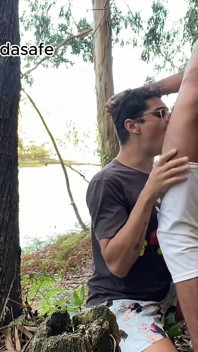 Lo Dò a Uno Sconosciuto Che Ho Trovato Nel Bosco