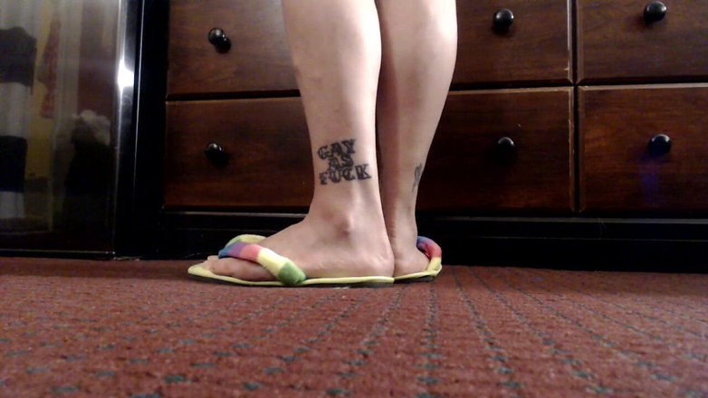 Abby Anna: 360' xem bàn chân người lớn flipflops