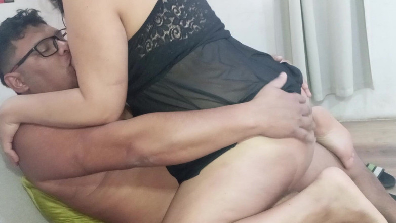 Mishelxl: 我想要张开我老婆的菊花，但宝贝醒来就拿了 2