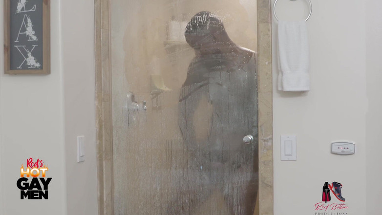 Reds Hot Gay Men: Tachinare solo la duș