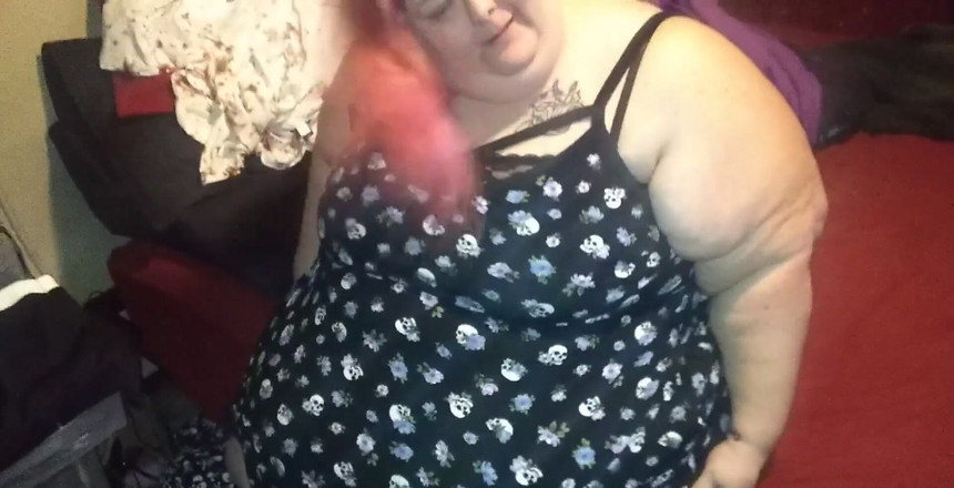 Kitty Delgato: Zkoušení oblečení, které koupil můj otrok Jason