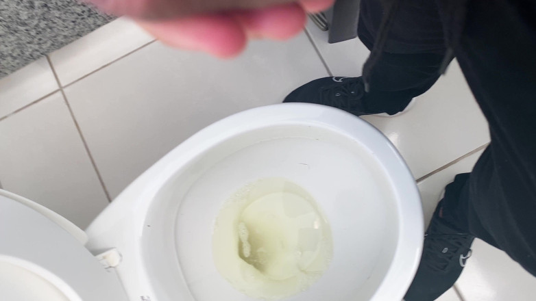 Fap_Smag_Boy: Schneller Sperma-Shot auf der Toilette bei der Arbeit