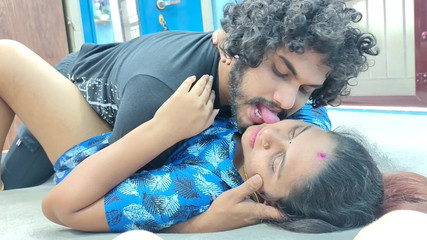 Vaigavarun45: Üvey anne ve üvey oğlu evde yokken ateşli sikişiyor, Malayalı üvey anne...