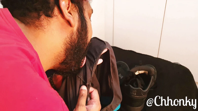 Denim Tiger: Sniffing &amp; fucking my skate shoe