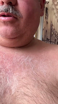 겸둥이 통통한 엉덩이의 잘생긴 뚱뚱한 남자