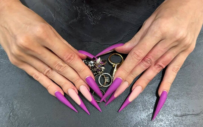 Julia domaina: Jewelry fetish, cobain cincinku di kuku panjang warna ungu baruku,...