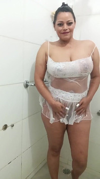 Zlobivá brunetka