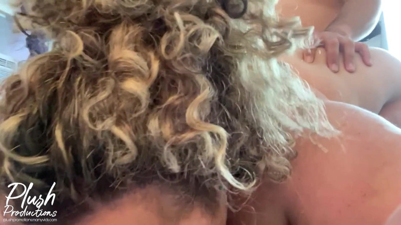 Vicky Plush: Une BBW latina a désespérément besoin d'une bite