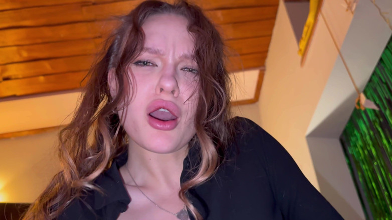 Alexa Poshspicy: POV: Stiefzus verloren aan haar kont bij kaarten. op een...