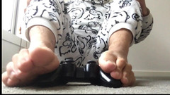 Manlyfoot: Du hast mich eingeladen, Videospiele zu spielen, aber meine Füße...