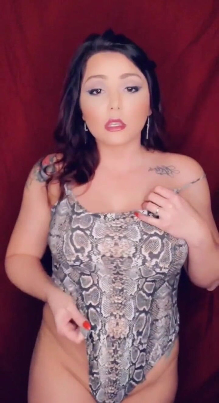 CoyWilder: चंचल मूड में आज सिर्फ एक लिल स्ट्रिपिंग