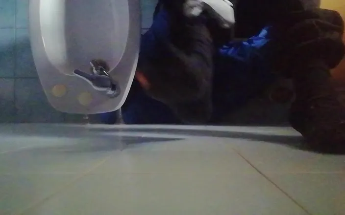 Culopeke: Guy tied her legs and opens her tight ass