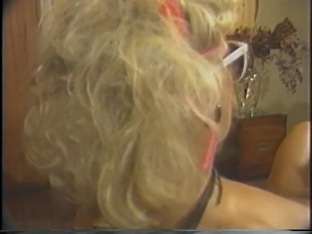 Old Good Porn: Chlap se ohne nad dámou a tvrdě šuká kundičku zezadu