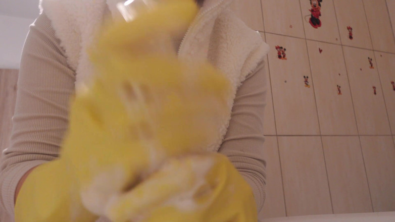 AmayaMori: Sora mea vitregă în galben mănuși de spălat vase ia o...