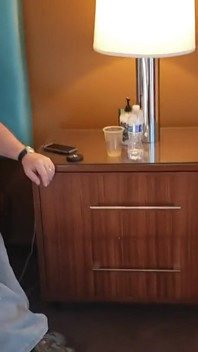 Mój fotograf mężulek Jack Ryan i ja przygotowujemy się do sceny hotwife!