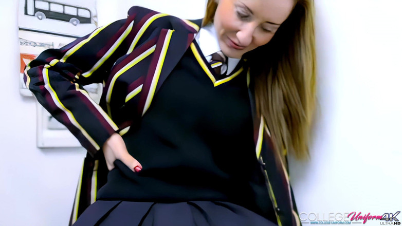 College Uniform: Was sprengt deinen rock in die luft? Mit Sophia Smith