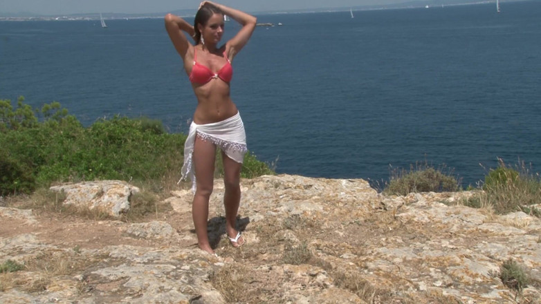 Leon Lambert Girls Twerk Parties CFNM: KINGOFMALLORCA - À la falaise