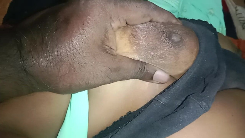 Tamil Anti Uma: . Я Пішов До Будинку Моєї Тітки, І Вона Була Такою Красивою В Сарі, Що Я Взяв Її Груди І Займався З Нею Сексом.