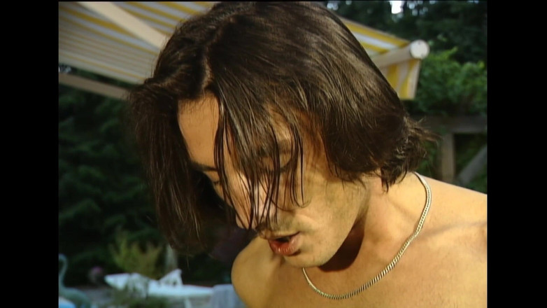 Piss Lover: Vânzătorul de la ziar este sedus și urmărește în timp ce se...