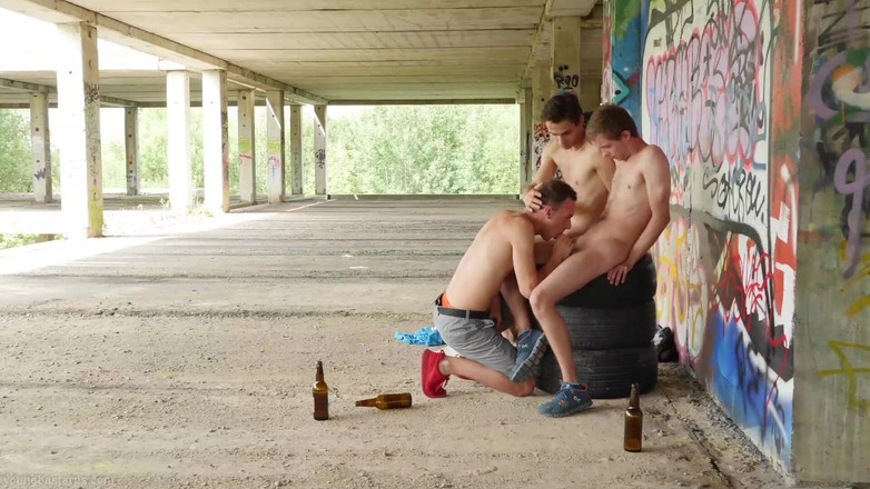 Kinky Twink: Poražený dostane dva holé bonery