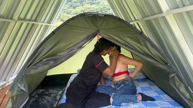 ManuelaAlvarez: 森の真ん中にあるキャンプ場で休暇を過ごしている間、私は金持ちの義理の妹とセックスします。私は彼女のマンコを私のミルクで満たします。