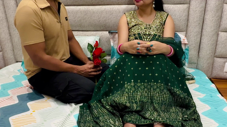 Hornycouple149: Indische tiener Sali geneukt door haar jija op een speciale...