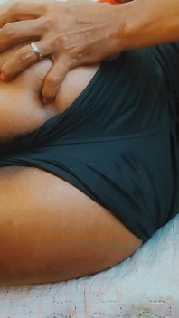 A rainha do anal mostra seu cu piscando