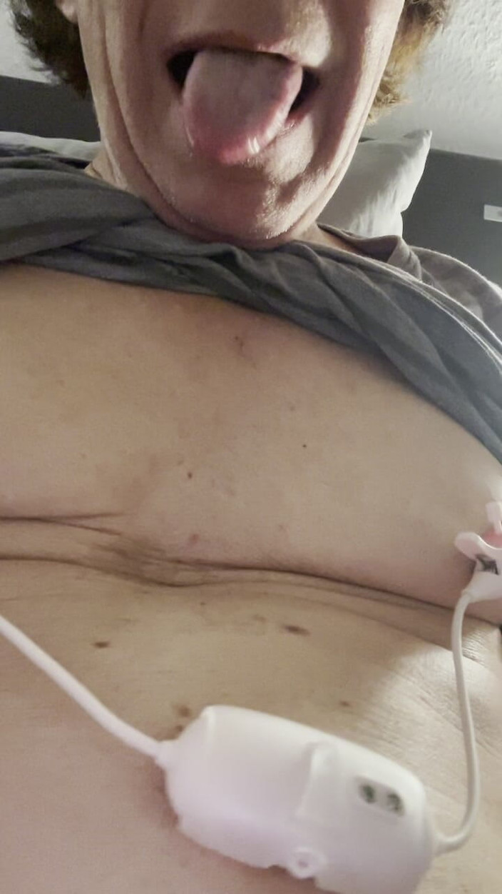 Mitchie: Мастурбуй збудженим латте і вилив пухкі кульки