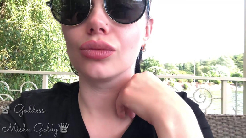 Goddess Misha Goldy: Sensual lambida de lábio grande e cheirando lábios &amp;beijo e fetiche...