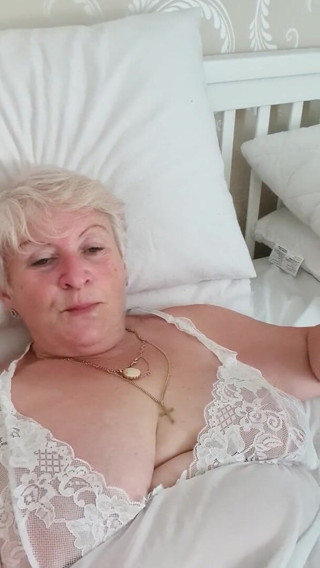 Uk Joolz: Willy brinca com minha buceta com meu vibrador rosa