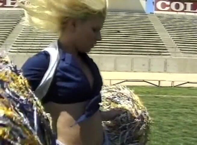 Cockleaders: Head cheerleader gets her ass fucked