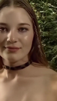 Aurora Snow: Młoda, miękka, okrągła pupa, pieprzona na zewnątrz przez dużego, dojrzałego kutasa