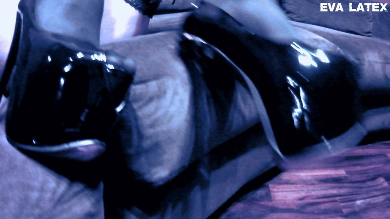 Eva Latexxx: Eva lateks fioletowy fetysz milf kink bdsm wysokie obcasy footfetish