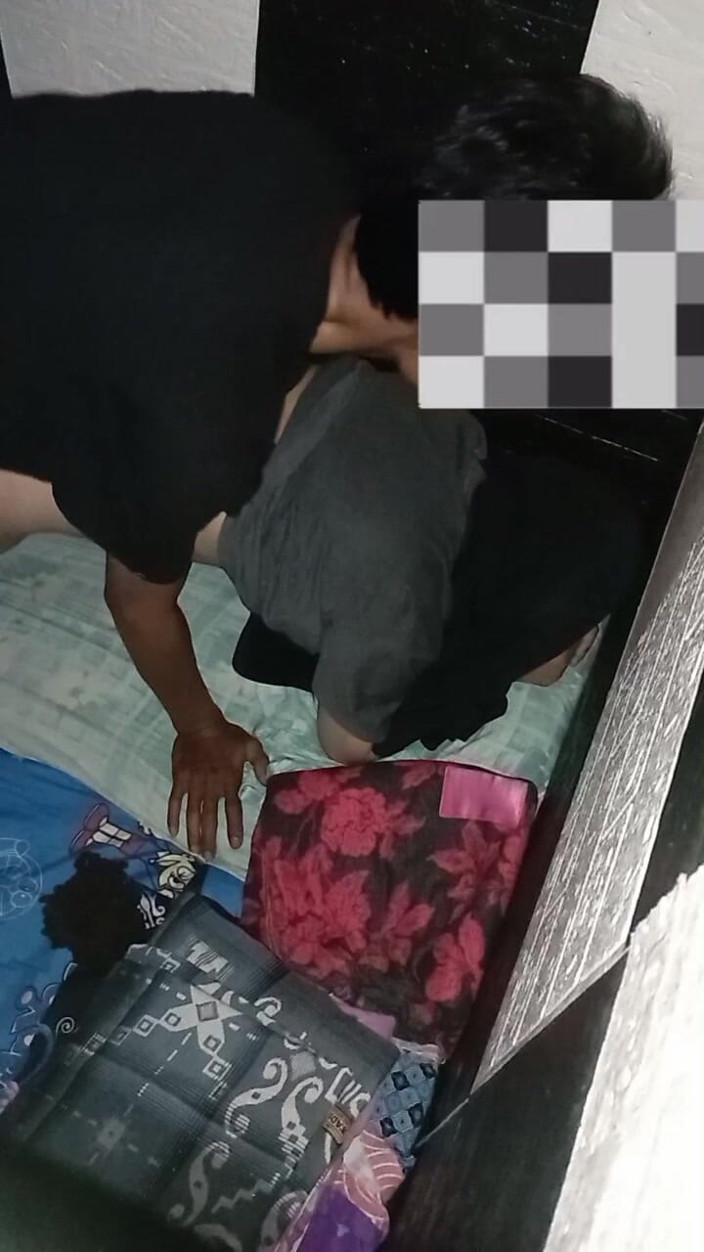 Famly sex: The Ass of a Hijab Asian Woman She Screams and...