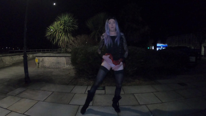 The Midnight Minx: Chladná půlnoční masturbace