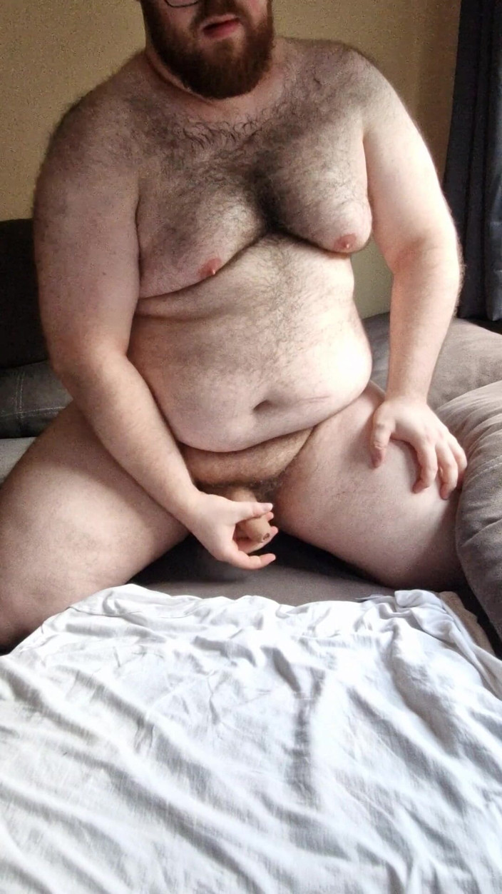 KurisuRedPanda: moti baalon vaali porn dekhte hue land hilaati hai