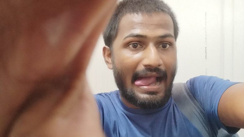 KUMBHA MANOJ KUMAR: バスルームでセクシーな若い少年