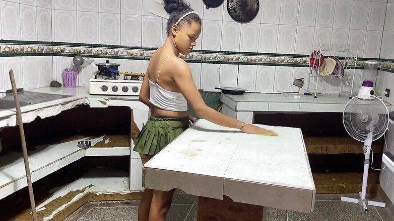 THELOVING1: Můj šéf šuká moji kundičku, když zorganizoval kuchyň a jeho manželka tam...